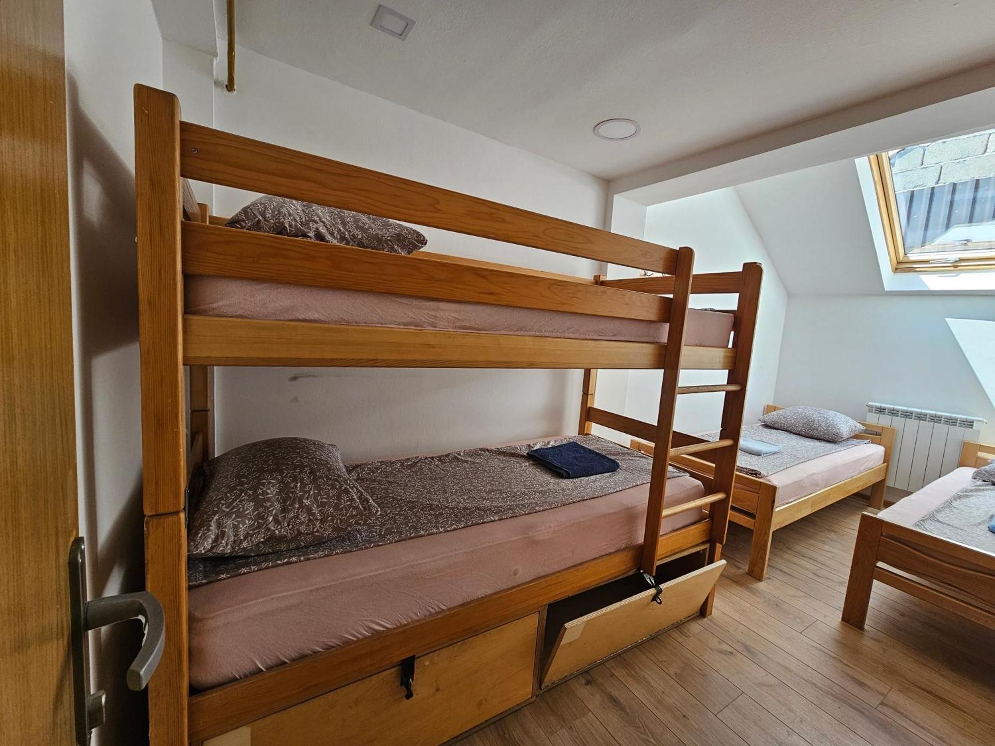 Leopold Chillout Hostel Sarajevo Ngoại thất bức ảnh
